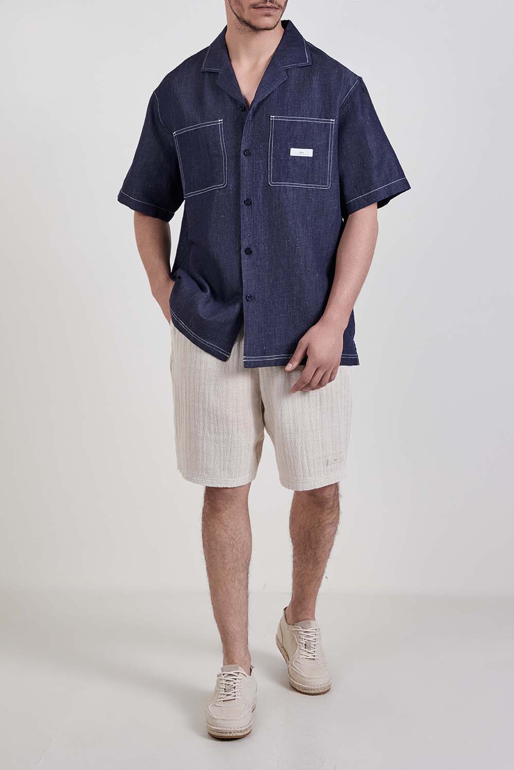 חולצה מכופתרת